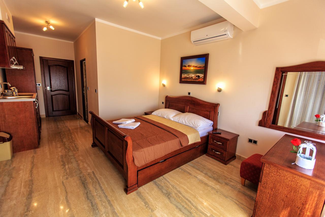 Compass Aparthotel Dobra Voda Zewnętrze zdjęcie